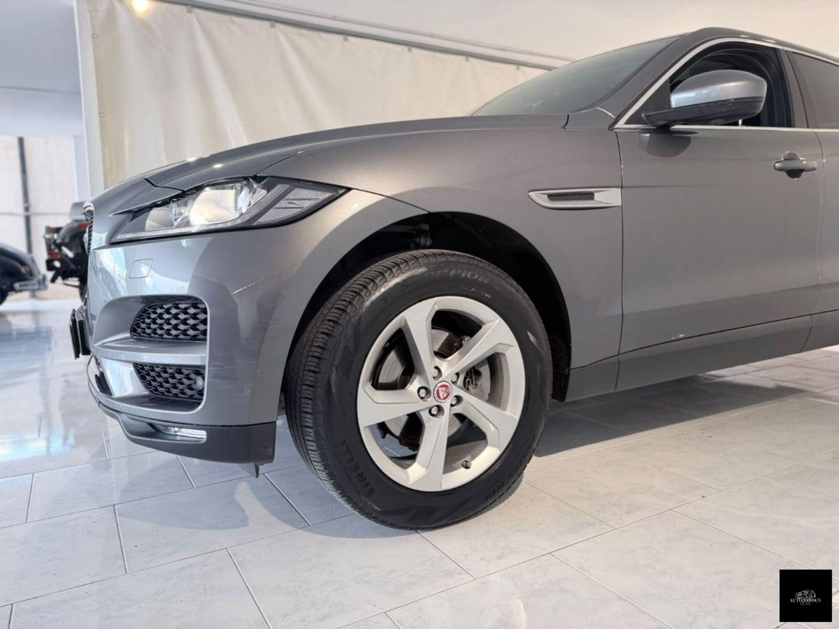 Jaguar F-Pace 2.0 D 180 CV AWD Portfolio (5)