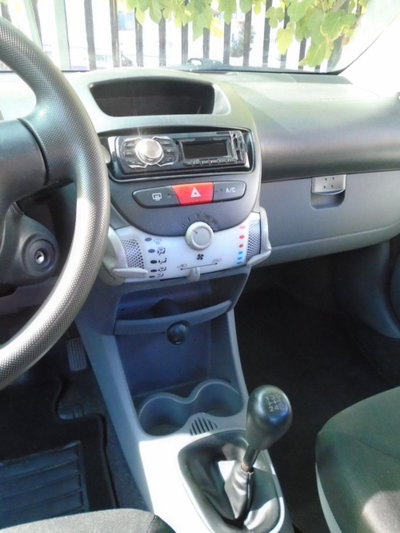 Toyota Aygo 1.0 12V VVT-i 5 porte Now Connect (10)