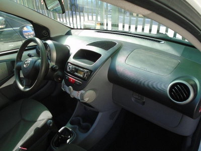 Toyota Aygo 1.0 12V VVT-i 5 porte Now Connect (14)