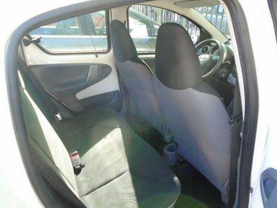 Toyota Aygo 1.0 12V VVT-i 5 porte Now Connect (15)