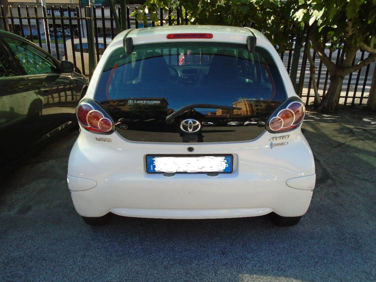 Toyota Aygo 1.0 12V VVT-i 5 porte Now Connect (2)