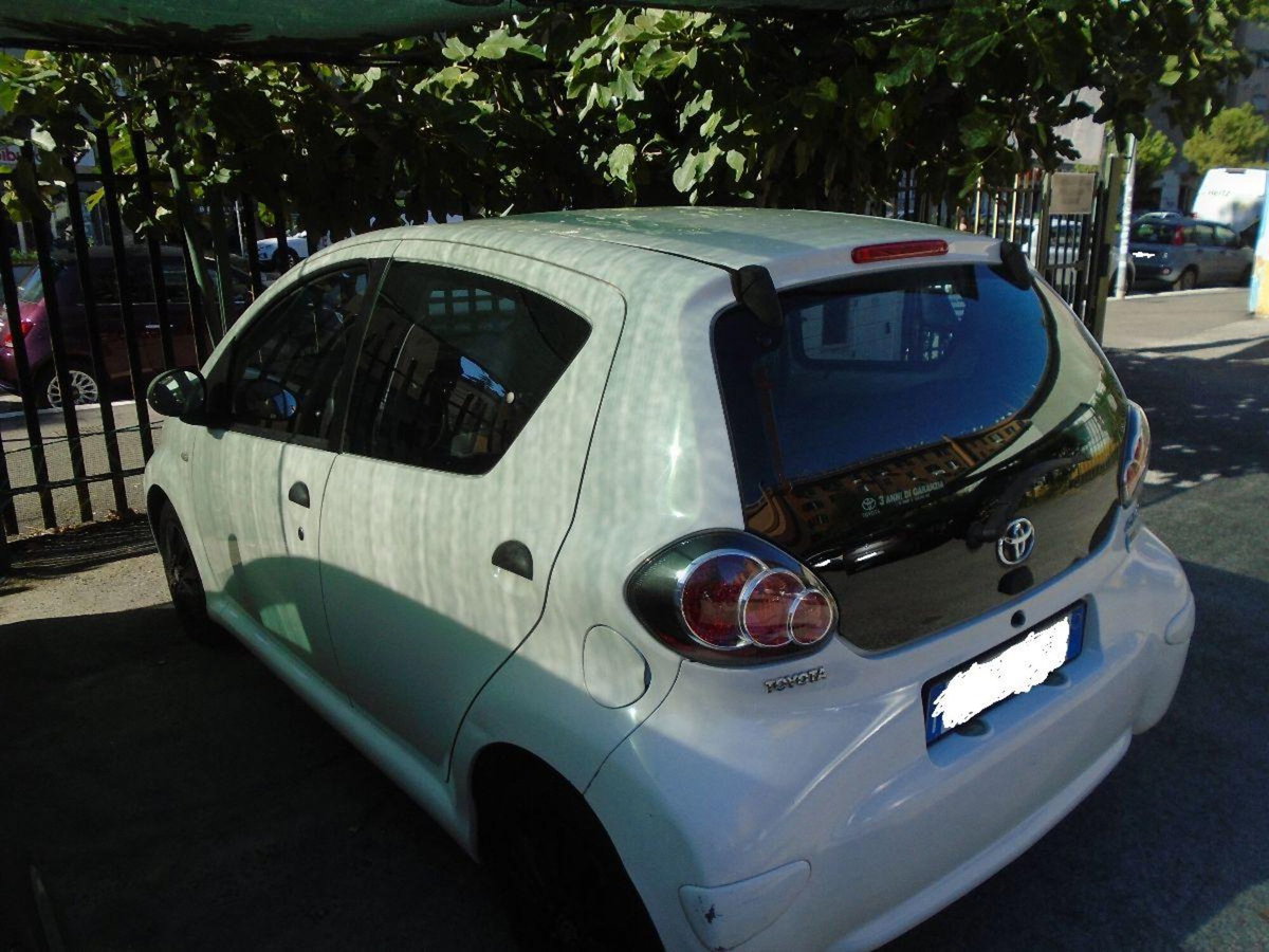 Toyota Aygo 1.0 12V VVT-i 5 porte Now Connect (4)
