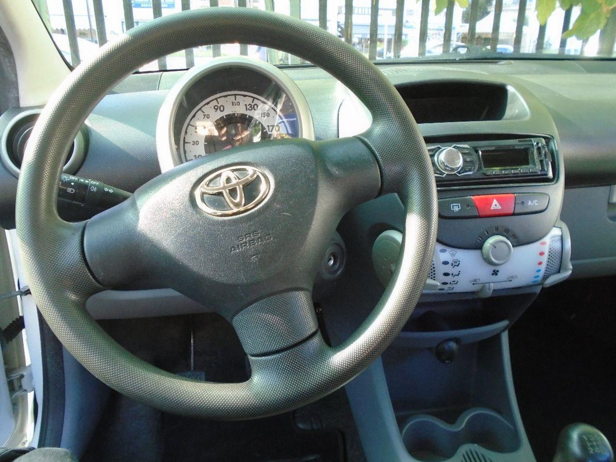 Toyota Aygo 1.0 12V VVT-i 5 porte Now Connect (9)