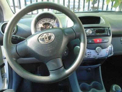 Toyota Aygo 1.0 12V VVT-i 5 porte Now Connect (9)
