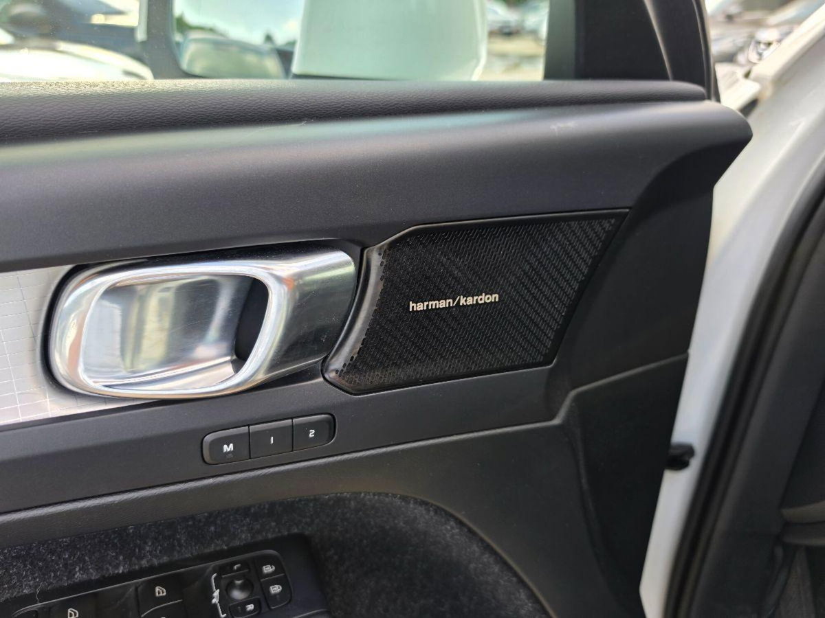 Volvo XC40 D4 AWD Geartronic Inscription (11)
