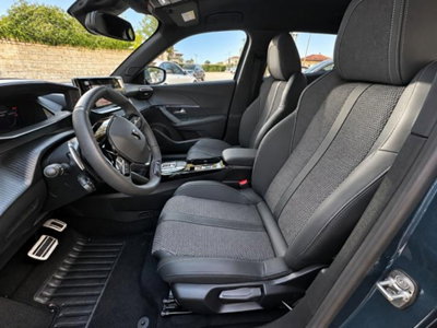 Peugeot 2008 1.2 hybrid GT Exclusive 145cv e-dcs6 (13)