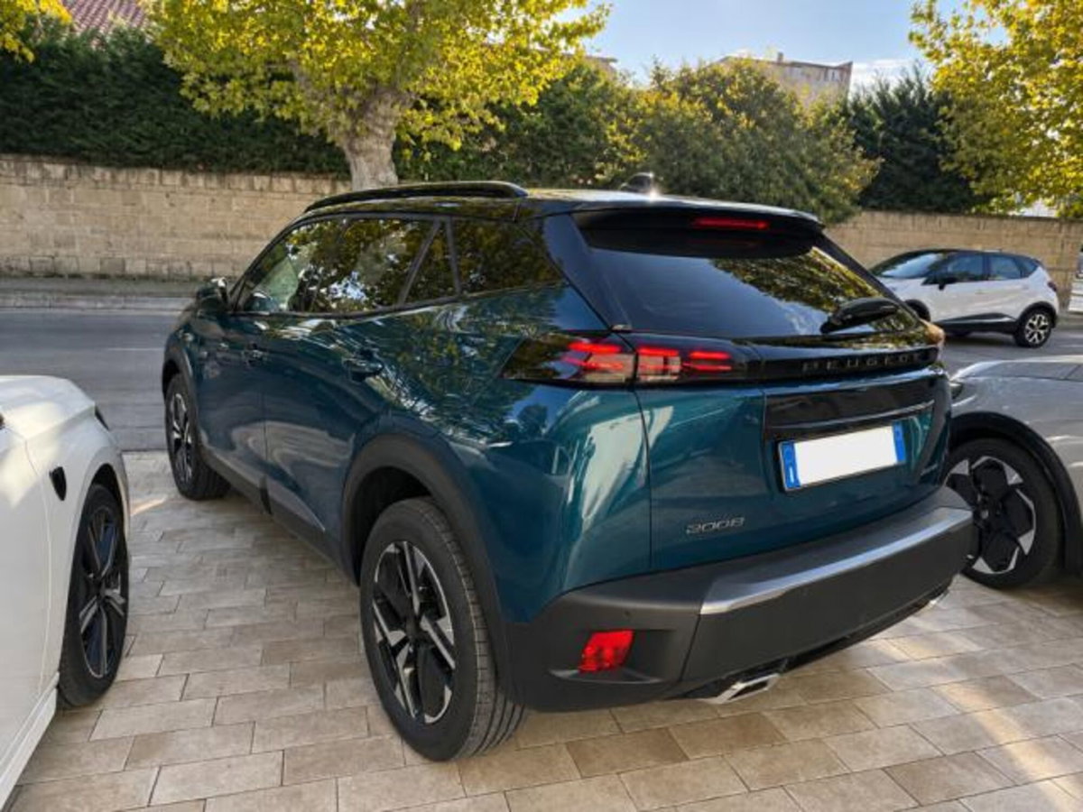 Peugeot 2008 1.2 hybrid GT Exclusive 145cv e-dcs6 (2)