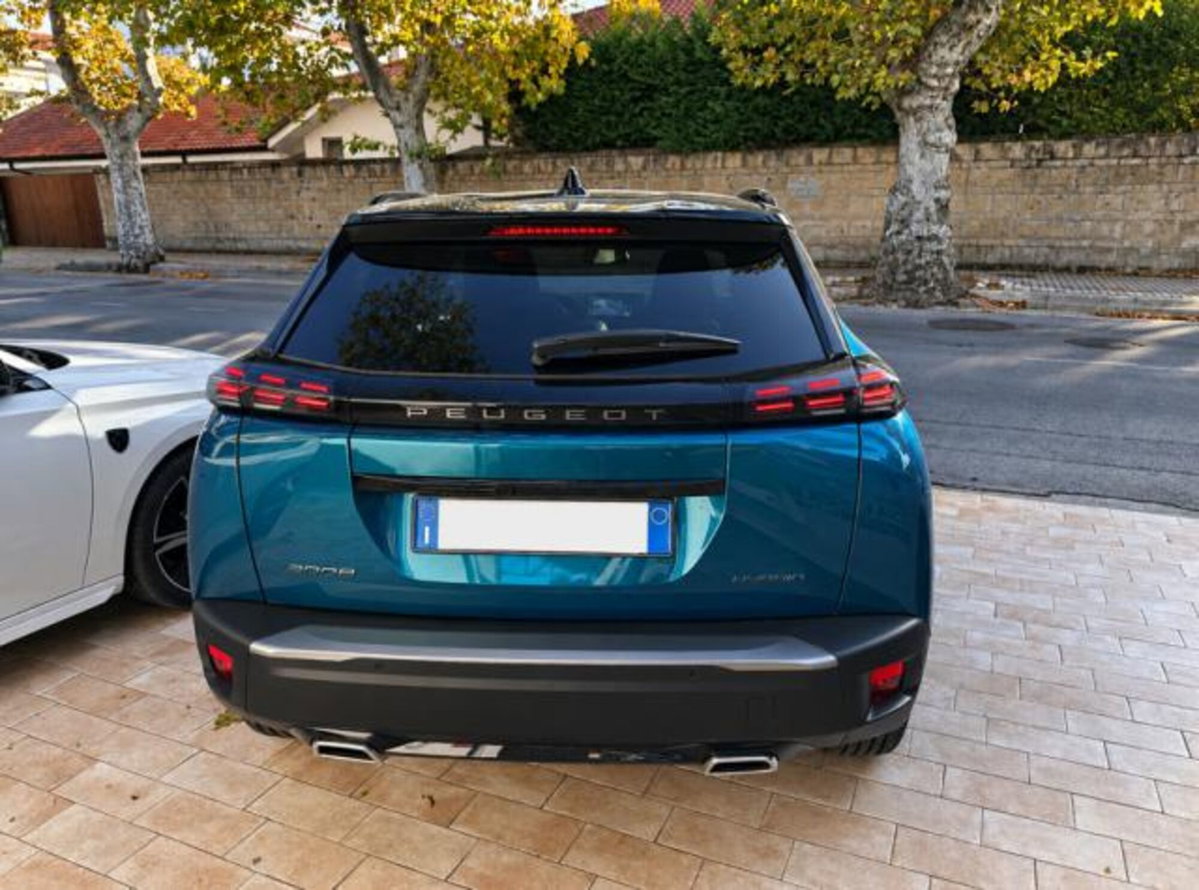 Peugeot 2008 1.2 hybrid GT Exclusive 145cv e-dcs6 (4)