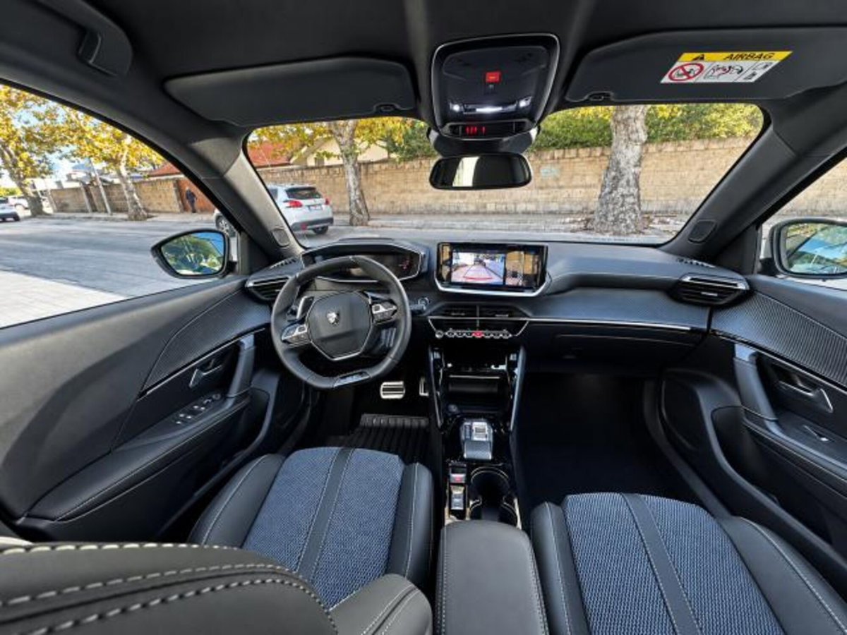 Peugeot 2008 1.2 hybrid GT Exclusive 145cv e-dcs6 (9)