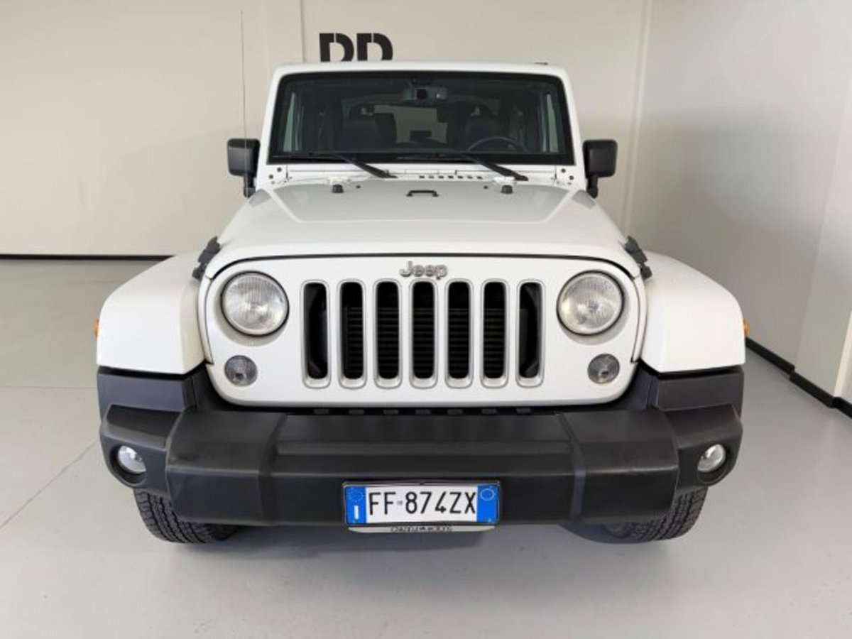 Jeep Wrangler 2.8 CRD DPF Sahara Auto (2)