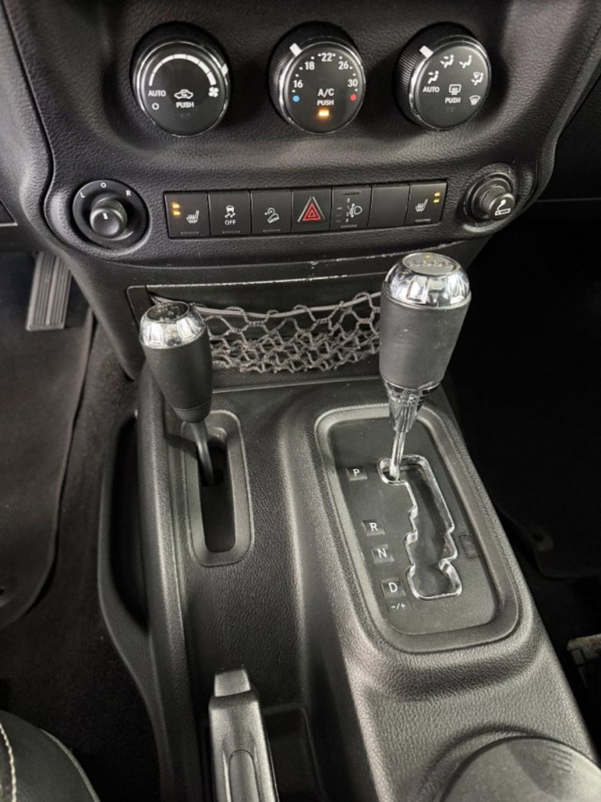 Jeep Wrangler 2.8 CRD DPF Sahara Auto (5)