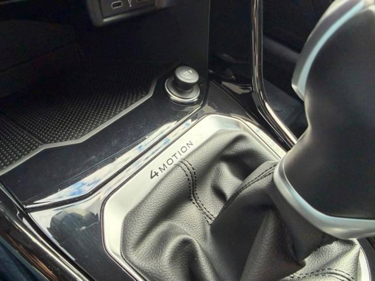 Volkswagen T-Roc 2.0 tdi R-Line 4motion 150cv dsg (16)