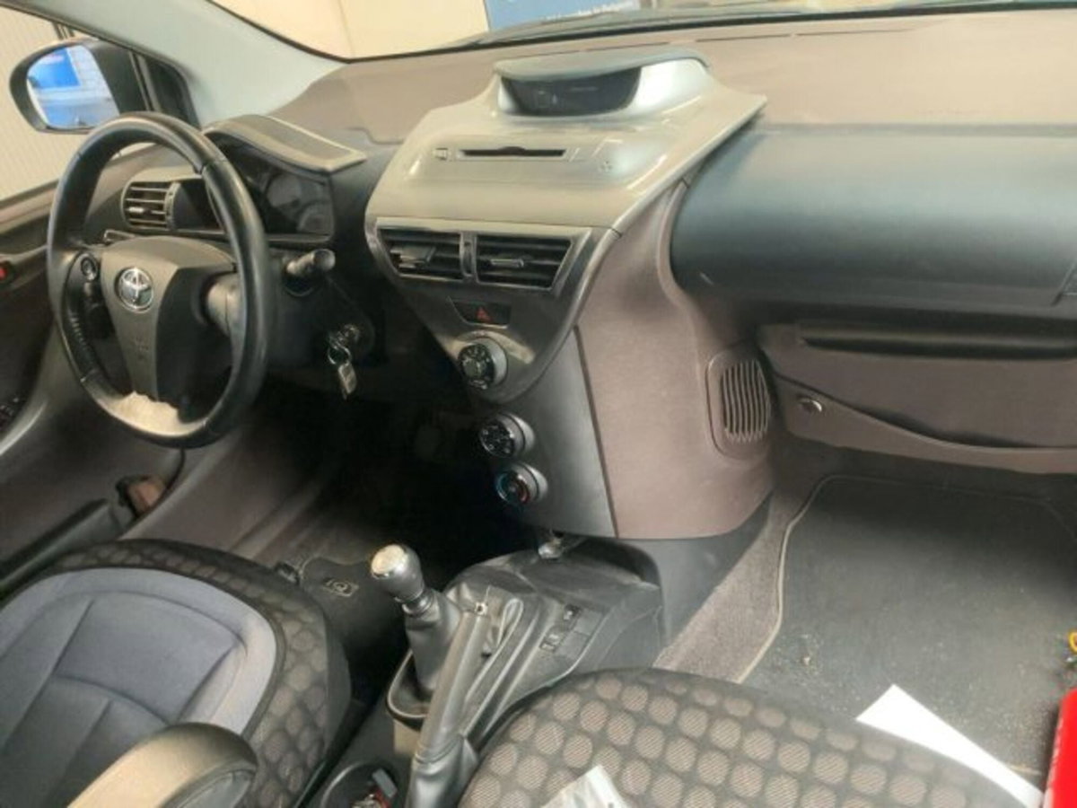 Toyota iQ 1.0 Sol (6)