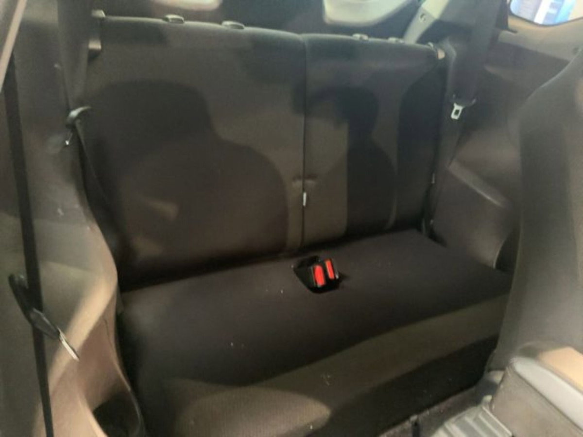 Toyota iQ 1.0 Sol (8)