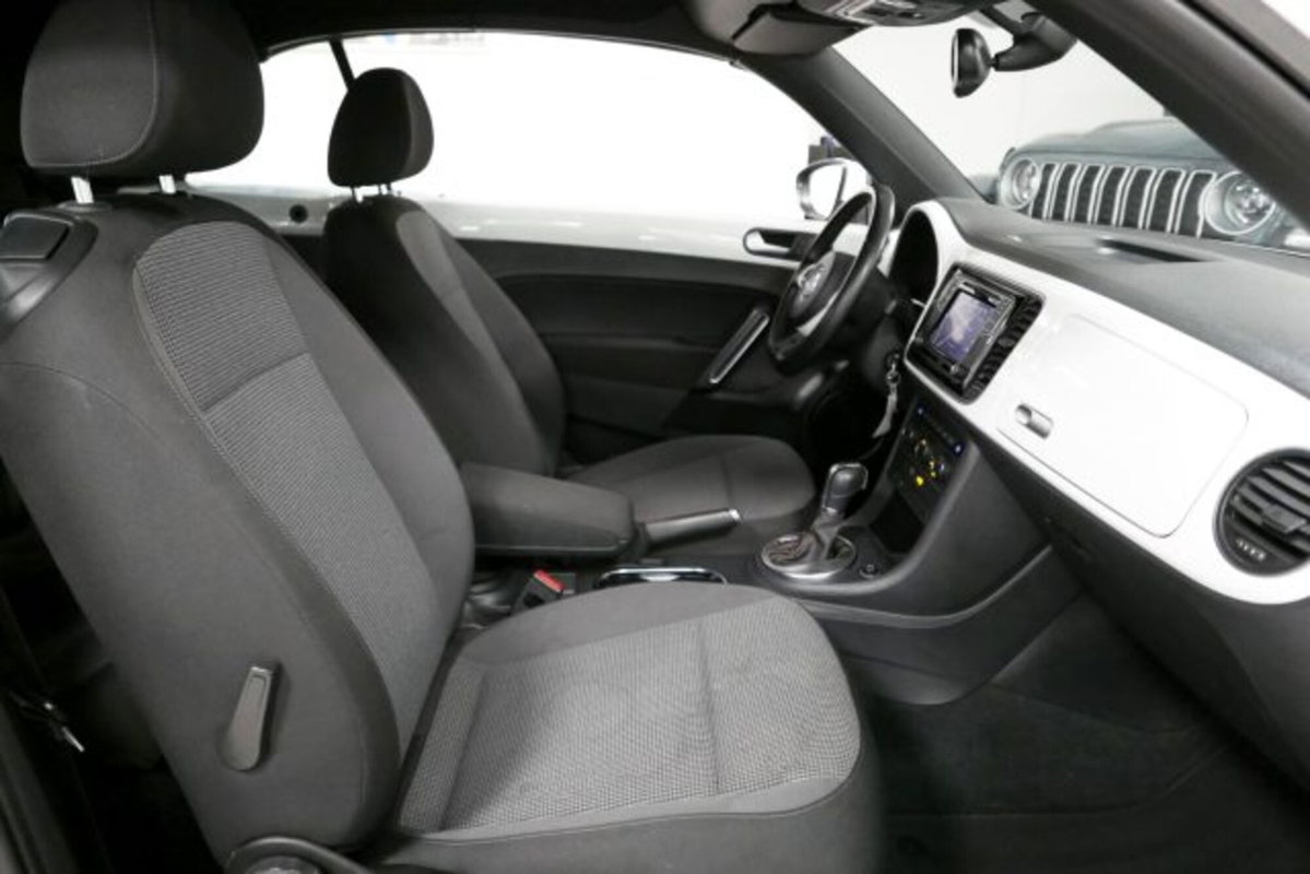 Volkswagen Maggiolino Cabrio 1.2 TSI Design BlueMotion Technology (12)