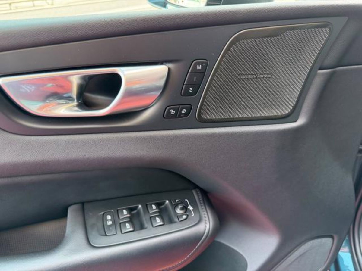 Volvo XC60 B4 automatico Plus Dark (10)