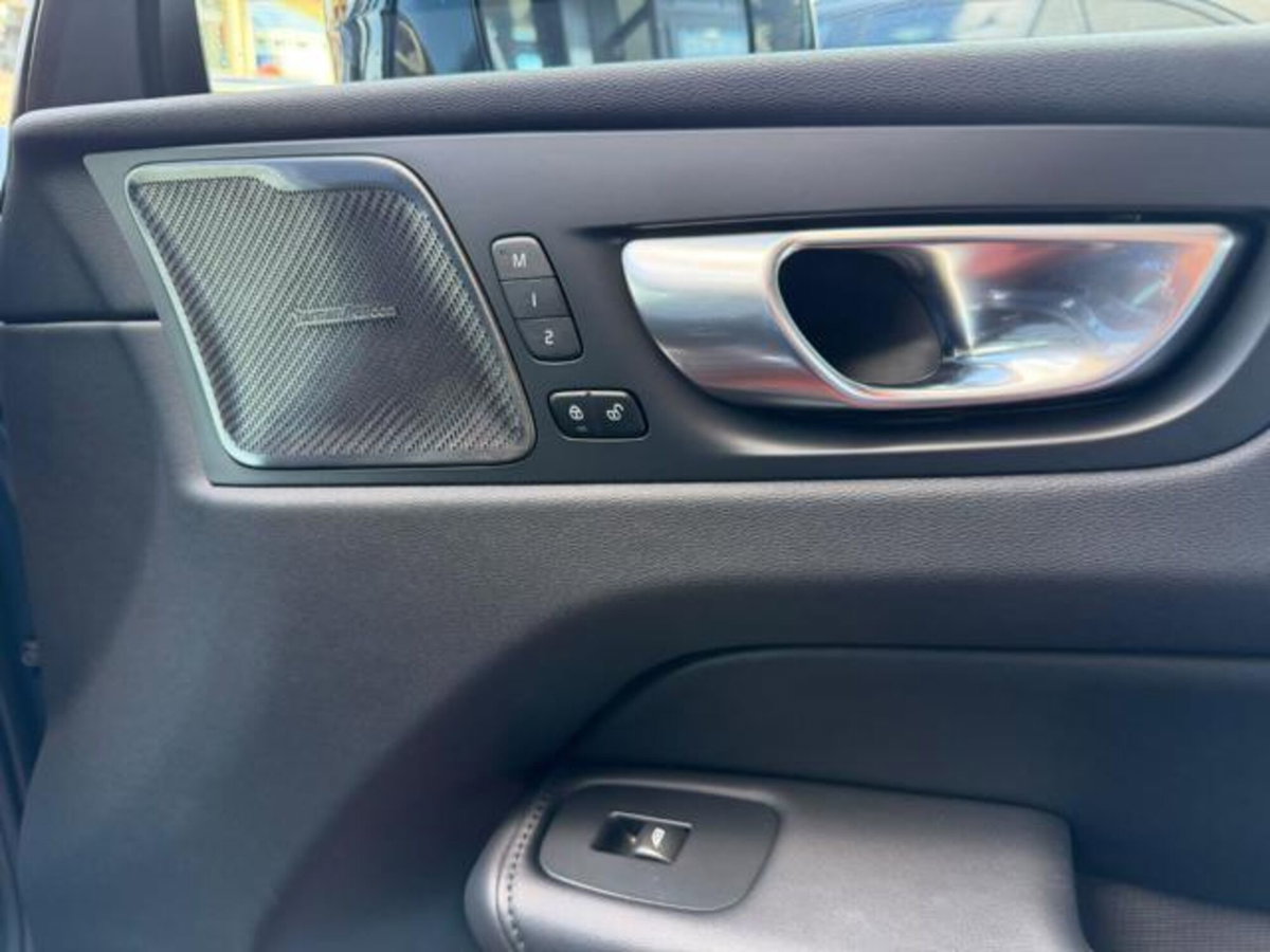 Volvo XC60 B4 automatico Plus Dark (13)