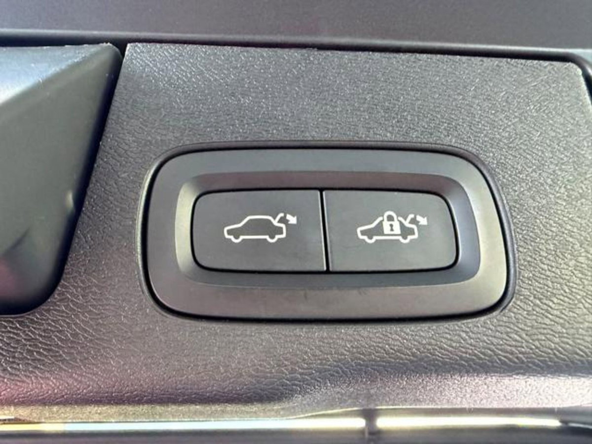 Volvo XC60 B4 automatico Plus Dark (14)