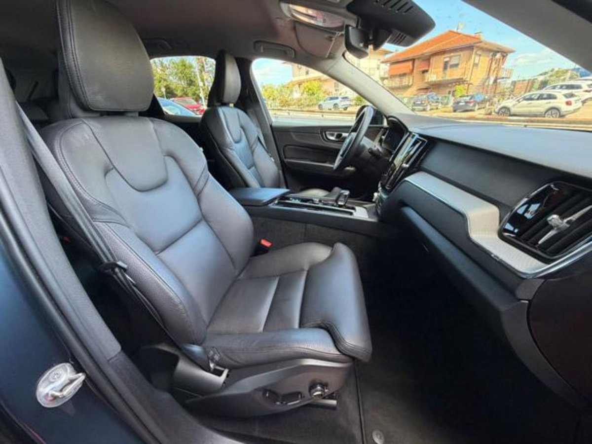 Volvo XC60 B4 automatico Plus Dark (17)
