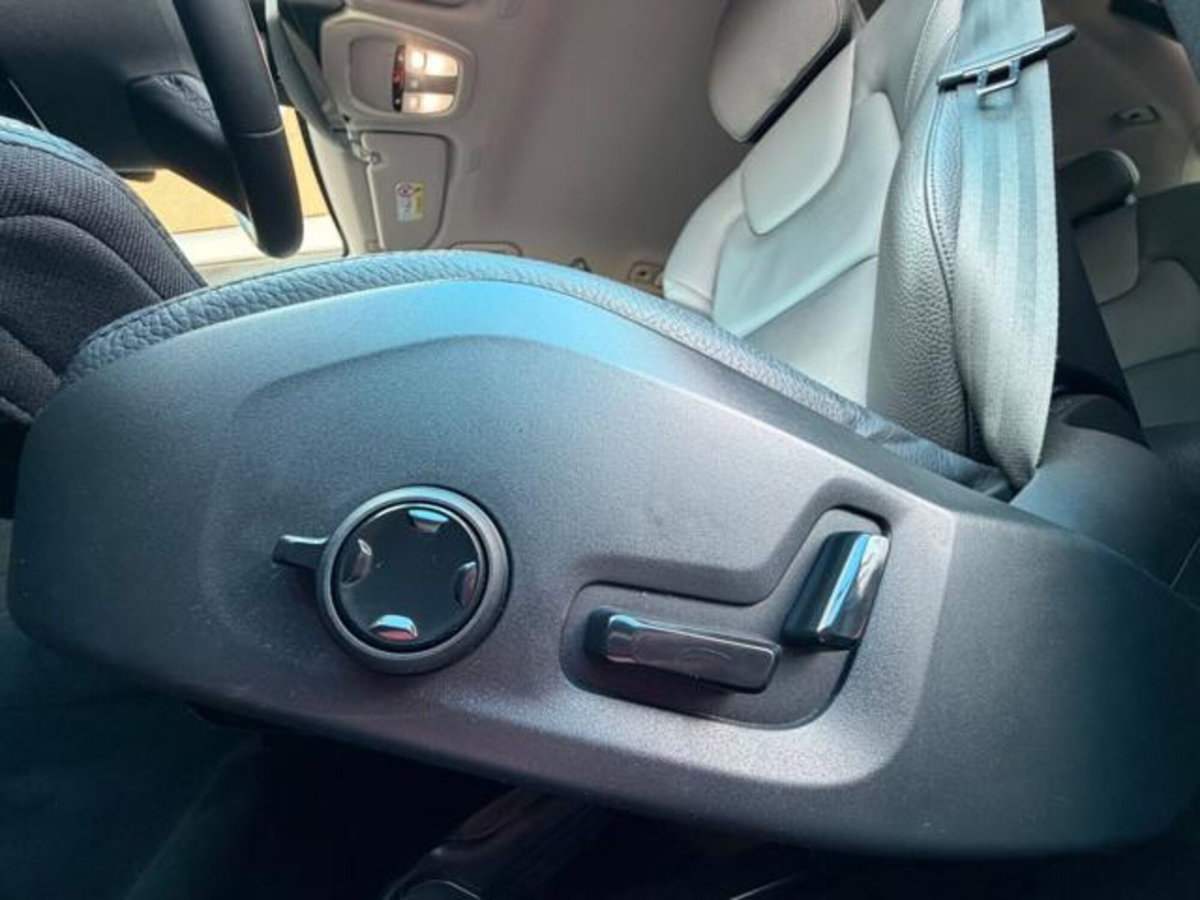 Volvo XC60 B4 automatico Plus Dark (19)