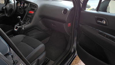 Peugeot 5008 1.6 HDi 112CV Active Mix (20)