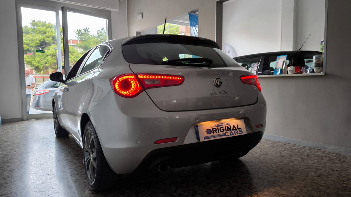 Alfa Romeo Giulietta 1.6 JTDm-2 Progression c/CL (8)