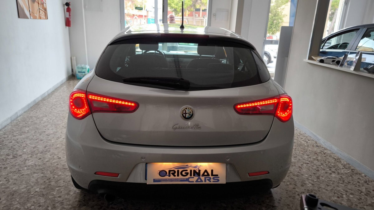 Alfa Romeo Giulietta 1.6 JTDm-2 Progression c/CL (9)