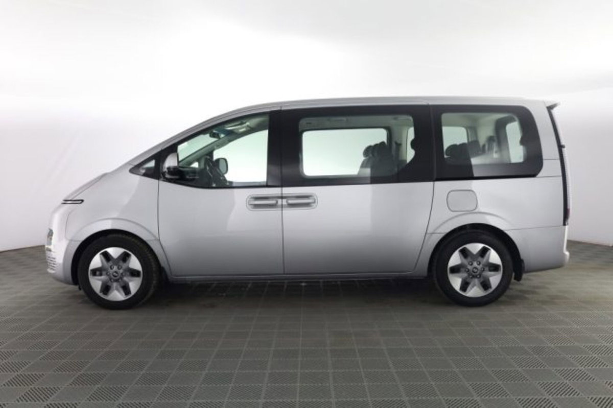 Hyundai Staria 2.2 2wd auto (7)