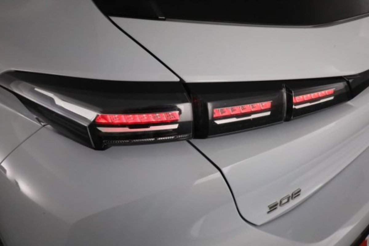 Peugeot 308 PureTech Turbo 130 S&S EAT8 Allure (10)