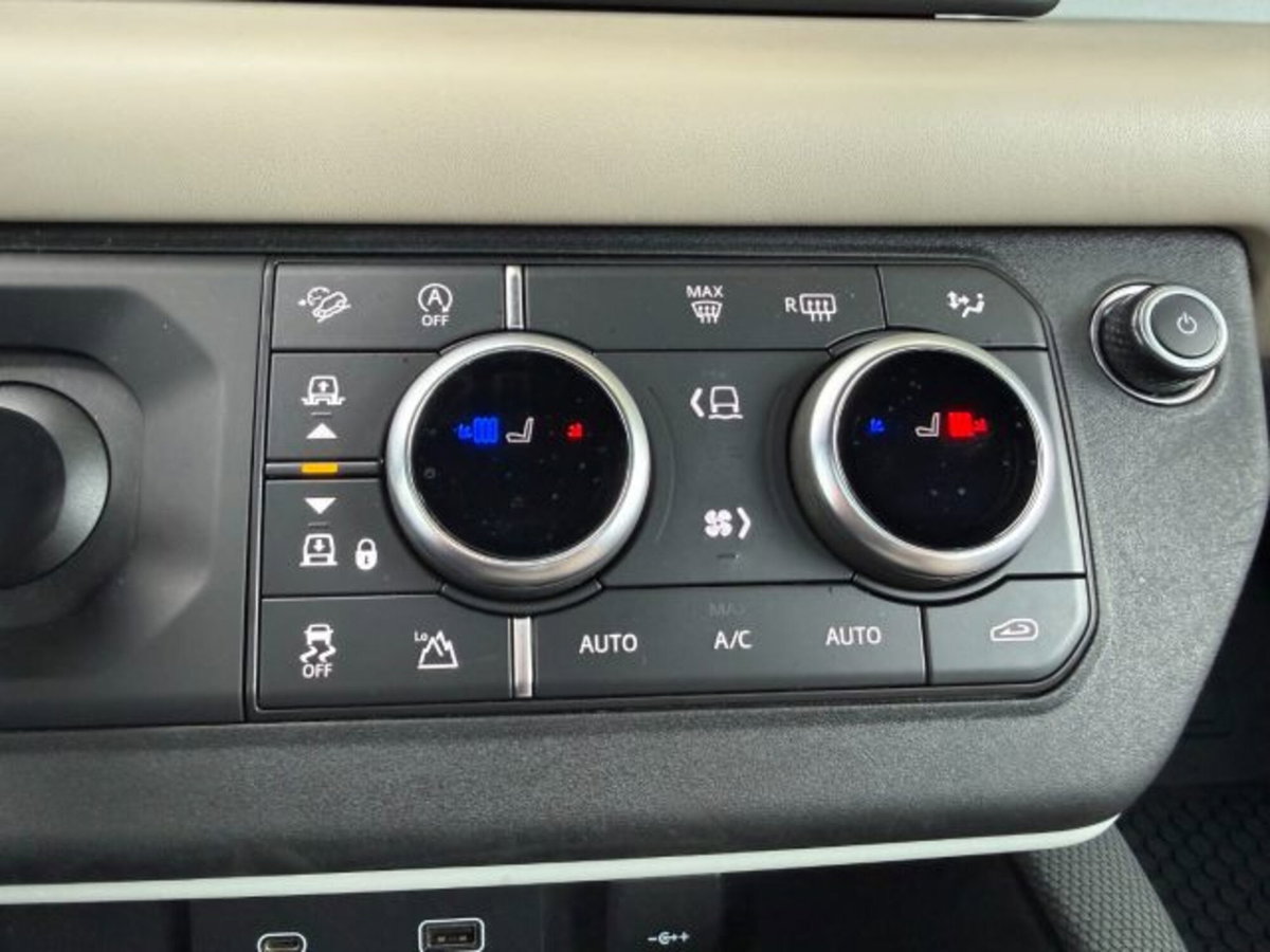 Land Rover Defender 110 3.0d i6 mhev X-Dynamic HSE awd 250cv auto (14)