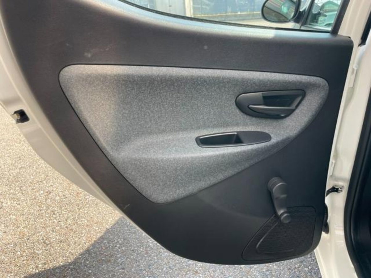 Lancia Ypsilon 1.0 FireFly 5 porte S&S Hybrid Ecochic Gold (14)