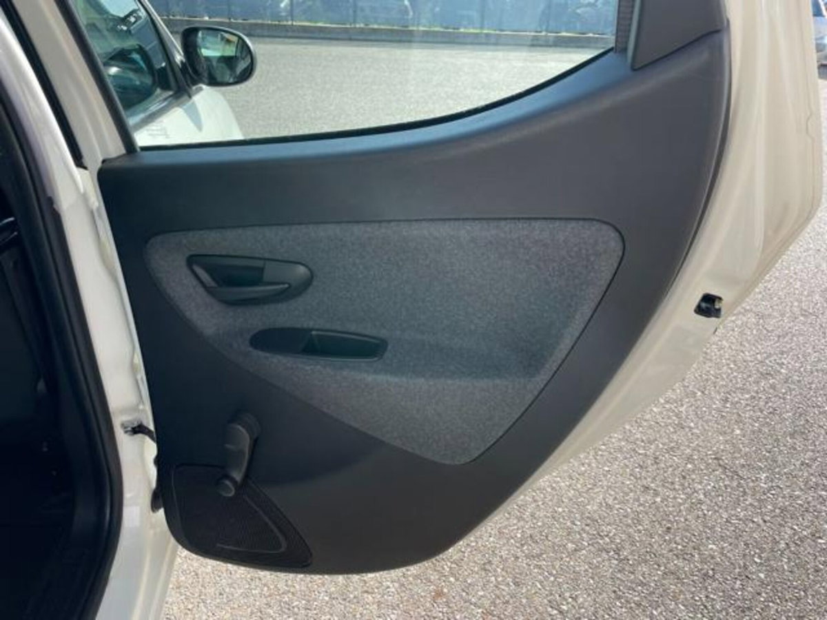 Lancia Ypsilon 1.0 FireFly 5 porte S&S Hybrid Ecochic Gold (15)