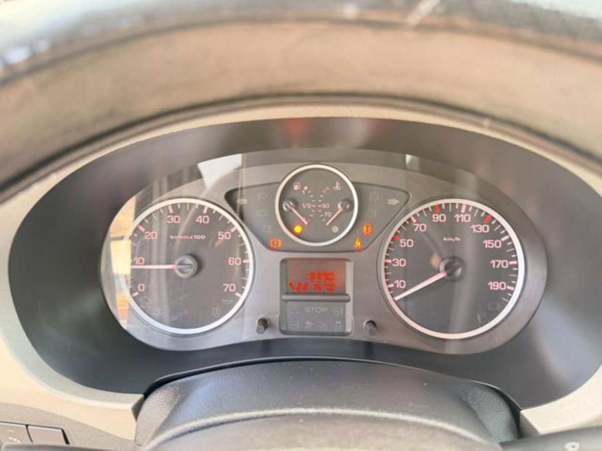Peugeot Partner 1.6 e-HDi 92 CV S&S Outdoor (16)