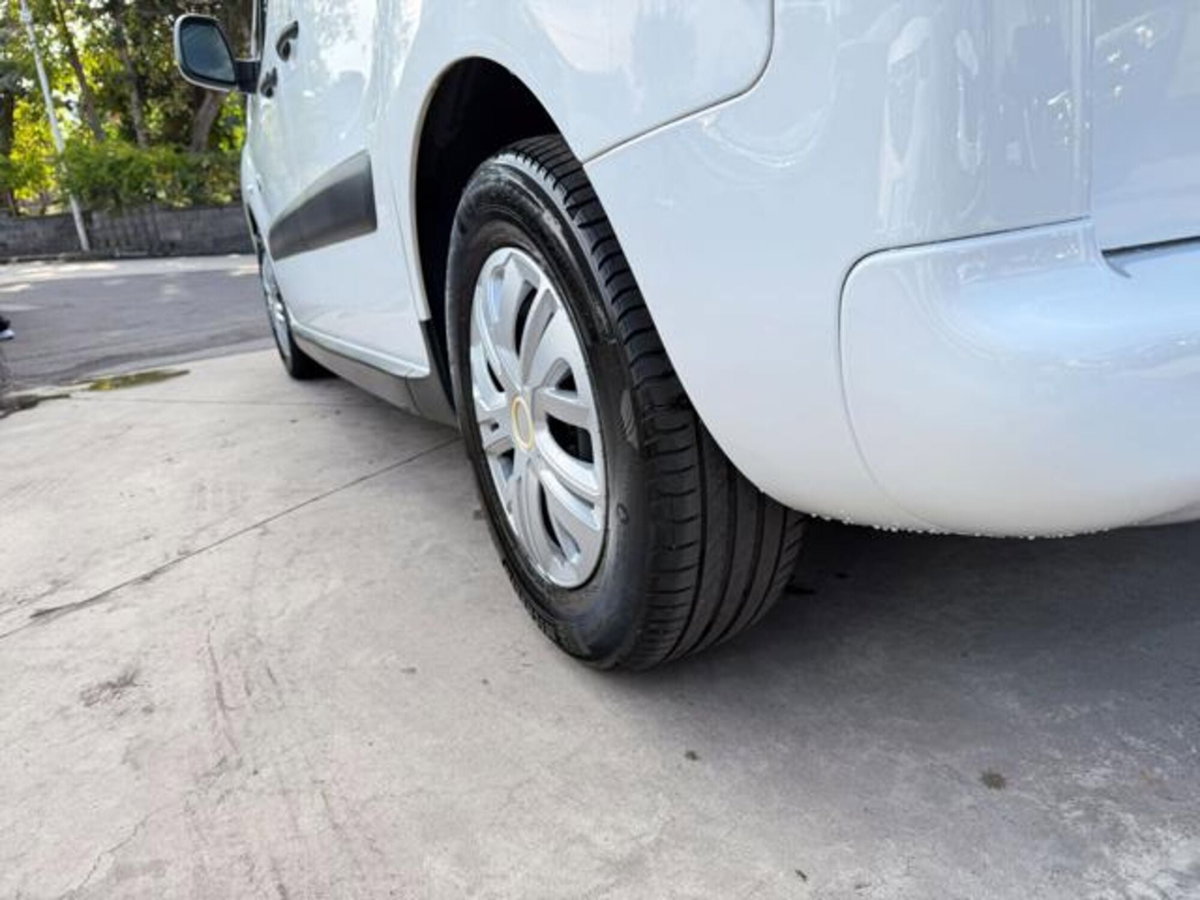 Peugeot Partner 1.6 e-HDi 92 CV S&S Outdoor (19)