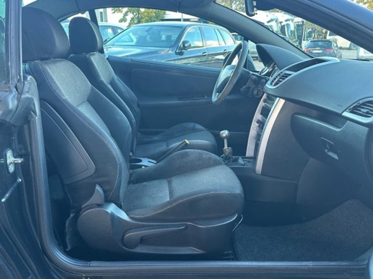 Peugeot 207 Cabrio HDi 110CV CC Féline (13)