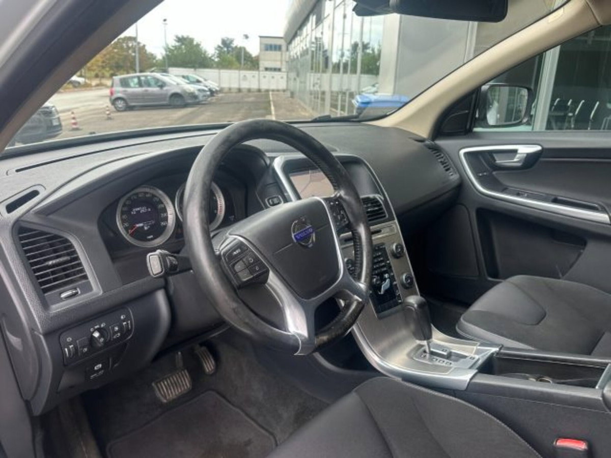 Volvo XC60 D3 AWD Geartronic Momentum (12)