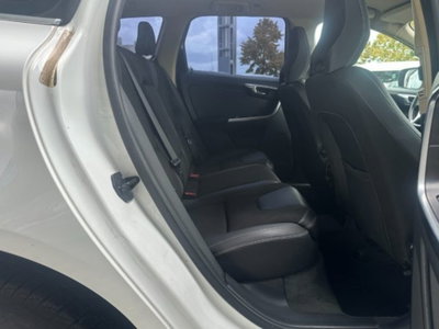 Volvo XC60 D3 AWD Geartronic Momentum (16)