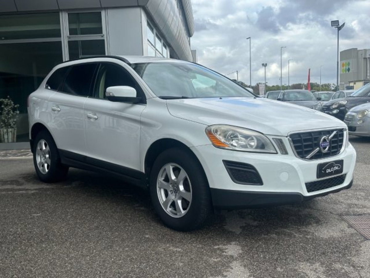Volvo XC60 D3 AWD Geartronic Momentum (2)