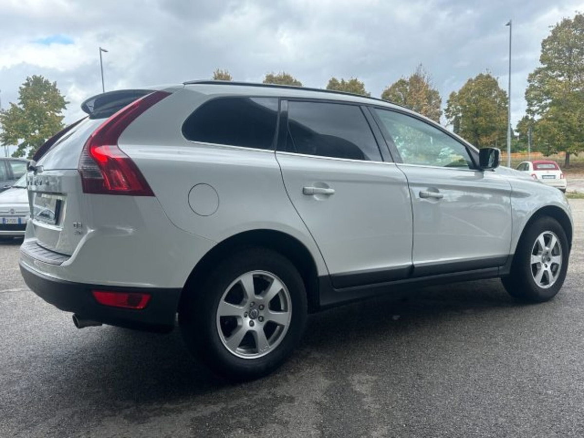 Volvo XC60 D3 AWD Geartronic Momentum (5)