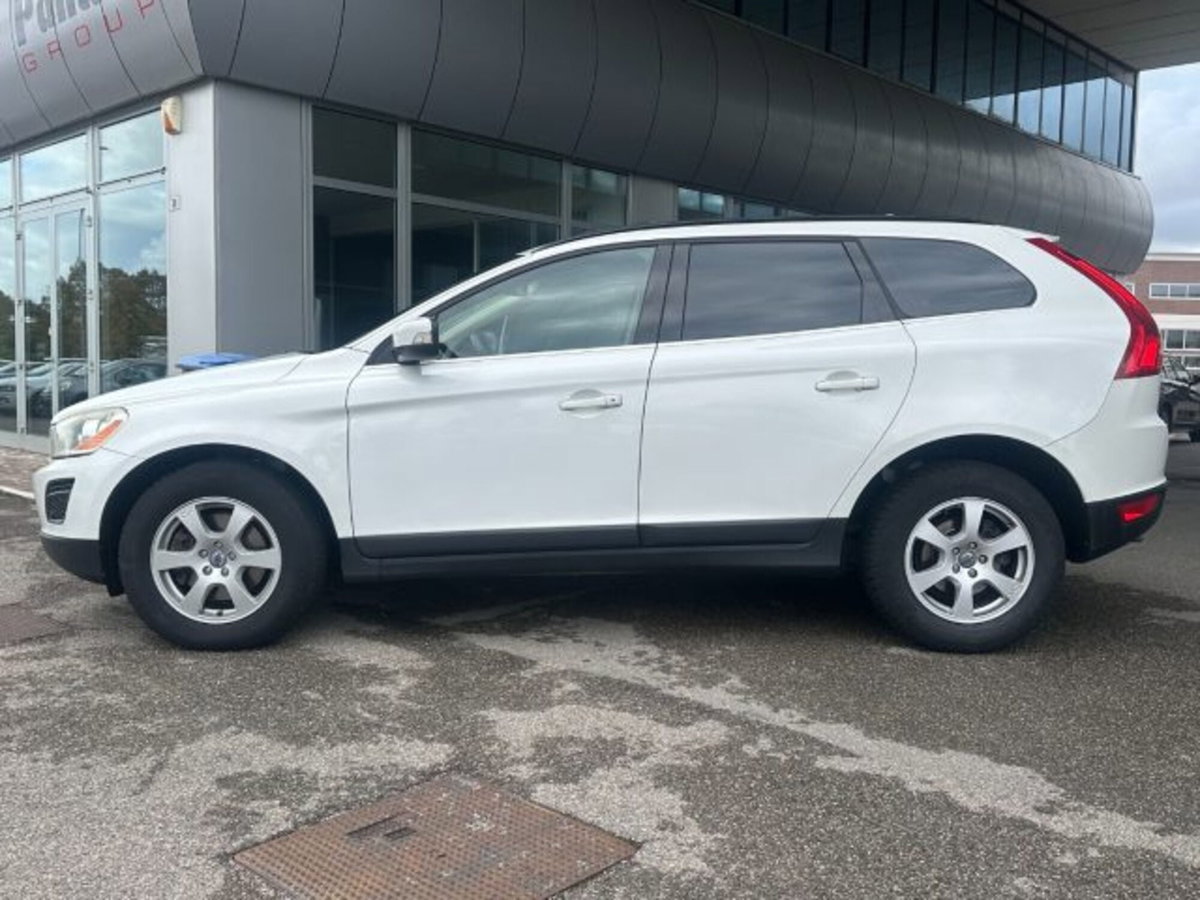 Volvo XC60 D3 AWD Geartronic Momentum (8)