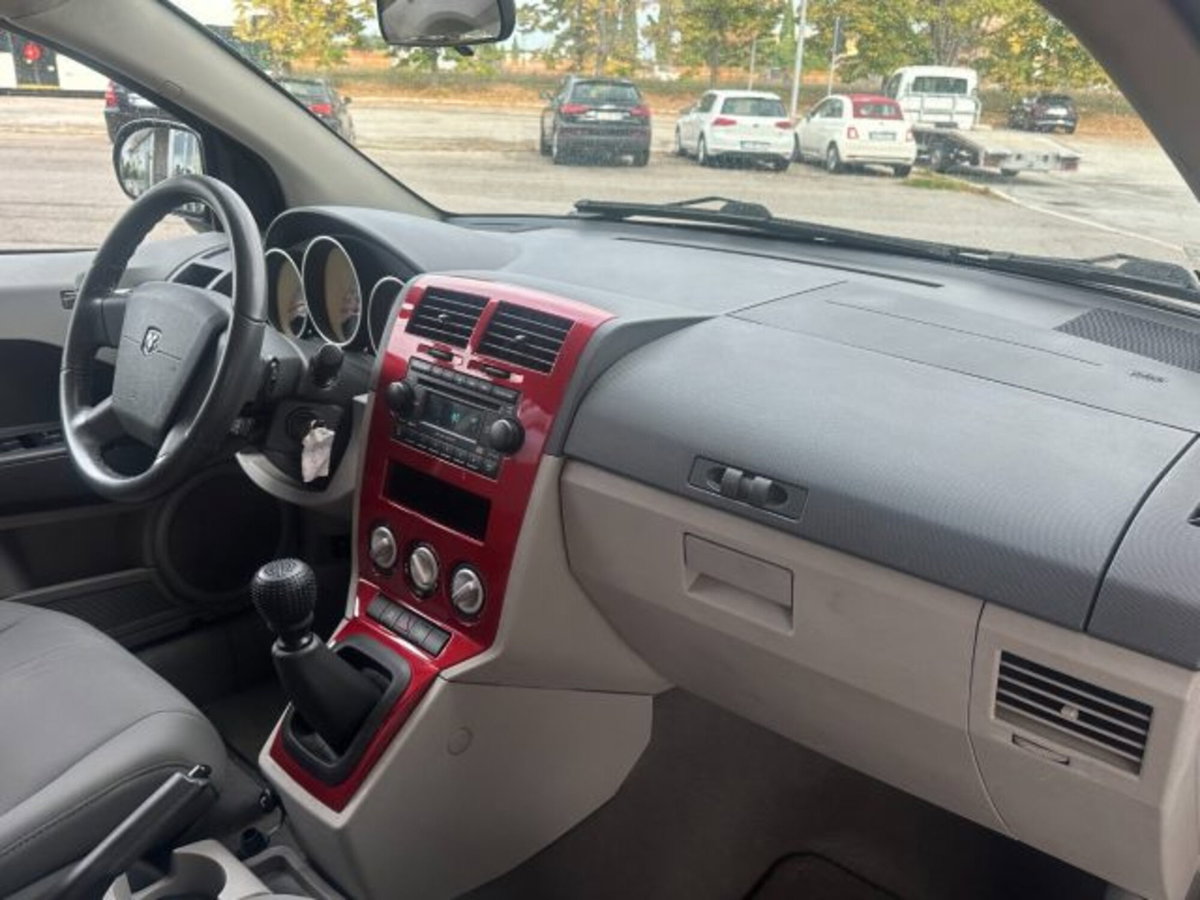 Dodge Caliber 2.0 Turbodiesel SXT (13)