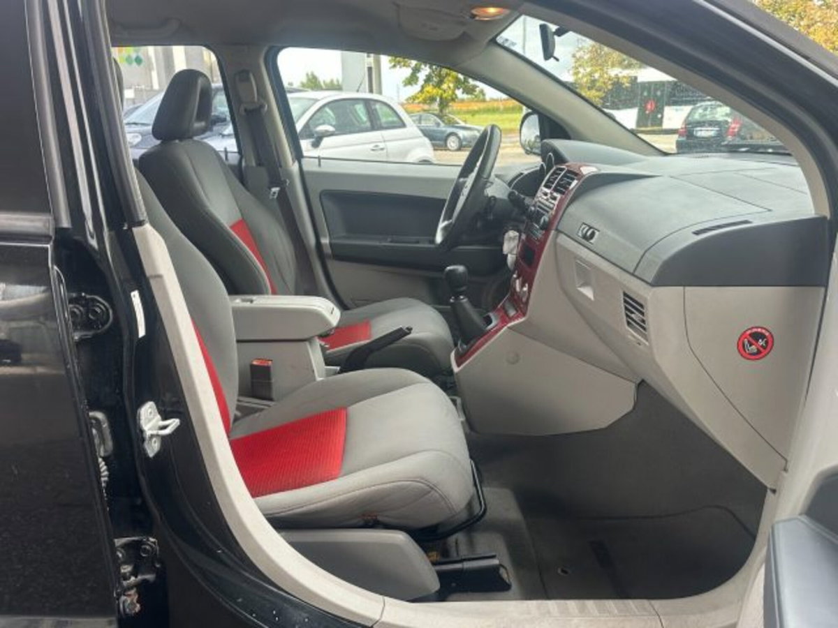 Dodge Caliber 2.0 Turbodiesel SXT (14)
