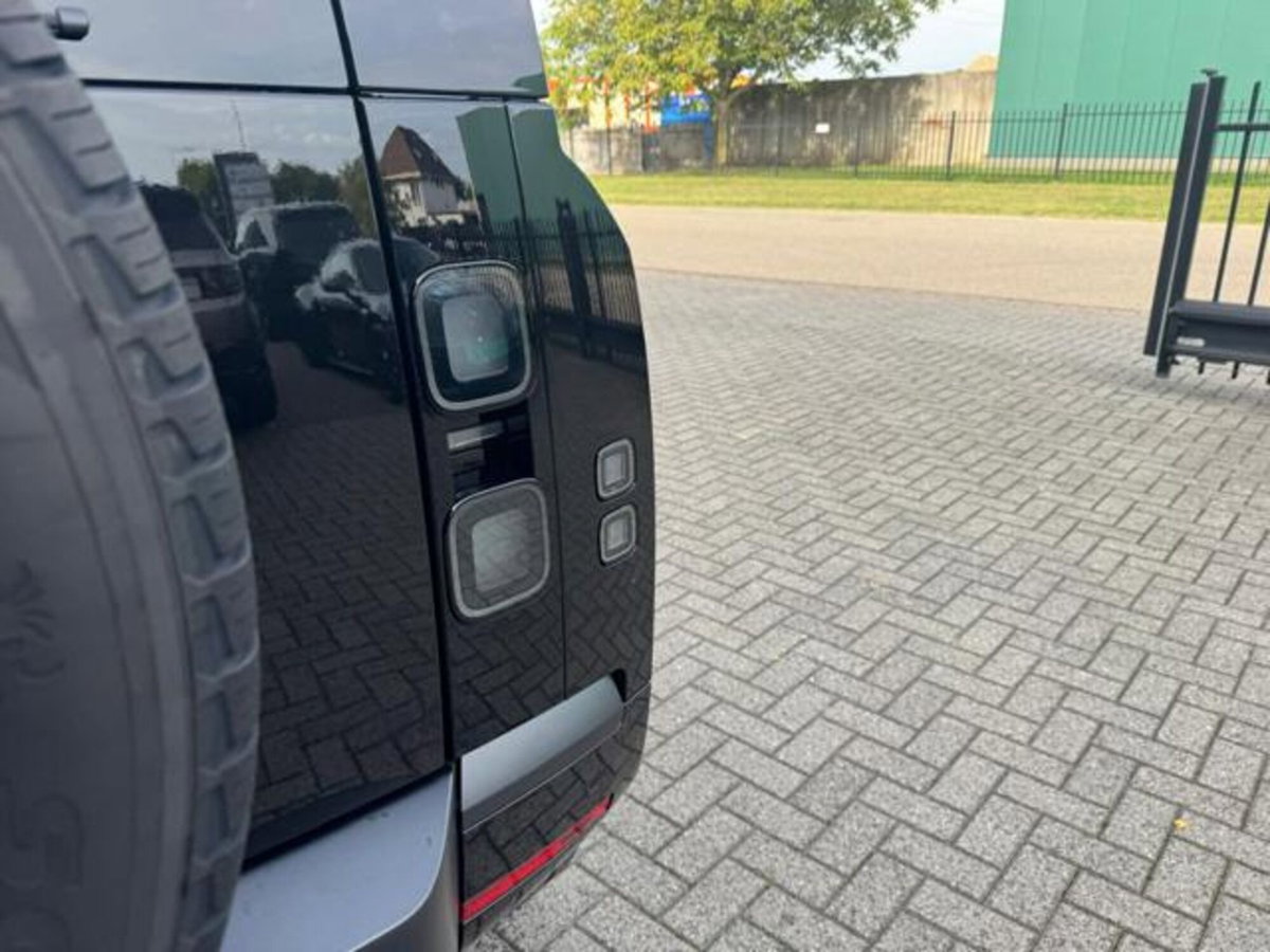 Land Rover Defender 110 2.0 si4 phev X-Dynamic SE awd 300cv auto (14)