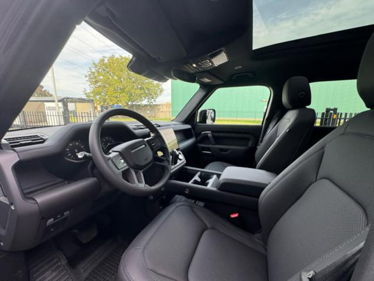 Land Rover Defender 110 2.0 si4 phev X-Dynamic SE awd 300cv auto (17)