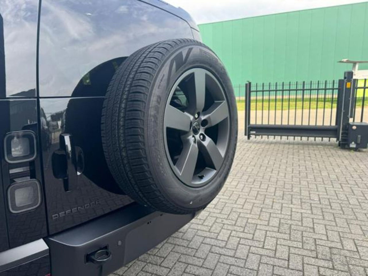 Land Rover Defender 110 2.0 si4 phev X-Dynamic SE awd 300cv auto (20)