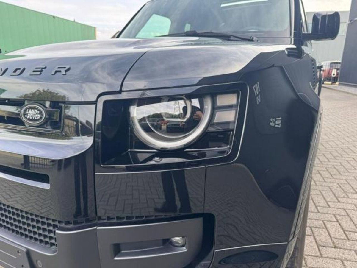 Land Rover Defender 110 2.0 si4 phev X-Dynamic SE awd 300cv auto (4)