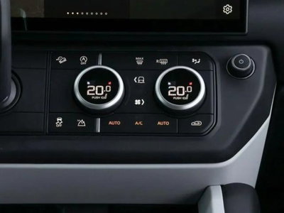 Land Rover Defender 110 3.0D I6 200 CV AWD Auto X-Dynamic S (10)