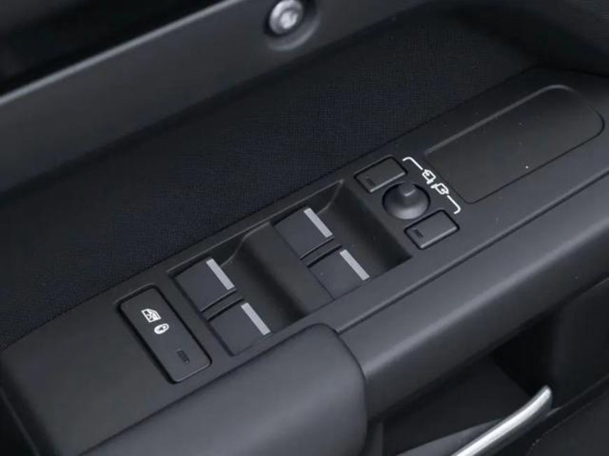 Land Rover Defender 110 3.0D I6 200 CV AWD Auto X-Dynamic S (16)