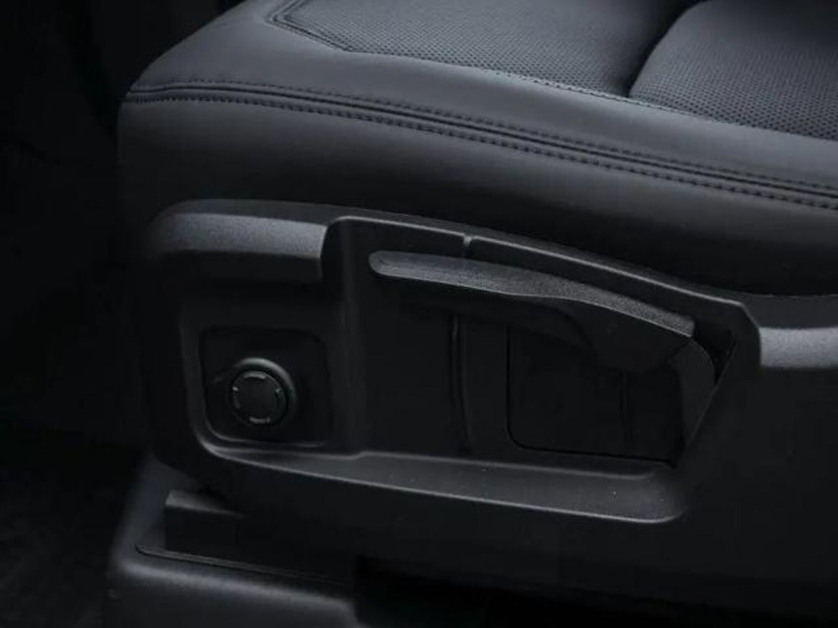 Land Rover Defender 110 3.0D I6 200 CV AWD Auto X-Dynamic S (18)
