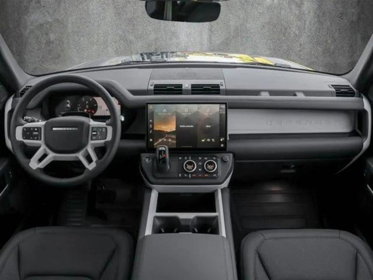 Land Rover Defender 110 3.0D I6 200 CV AWD Auto X-Dynamic S (2)